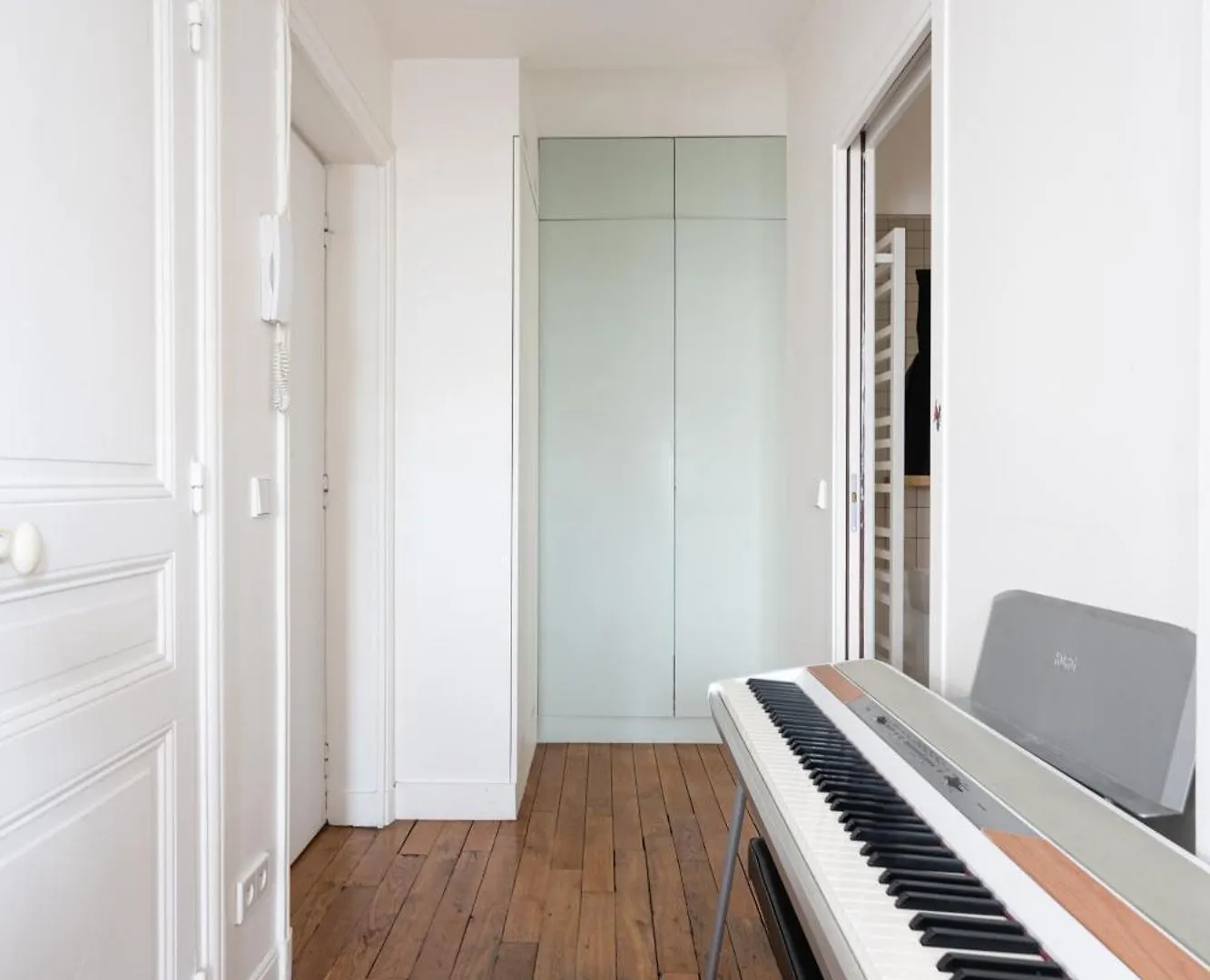 2 Bd Lovely Facing Canal St Martin Sleeps 6 Apartment