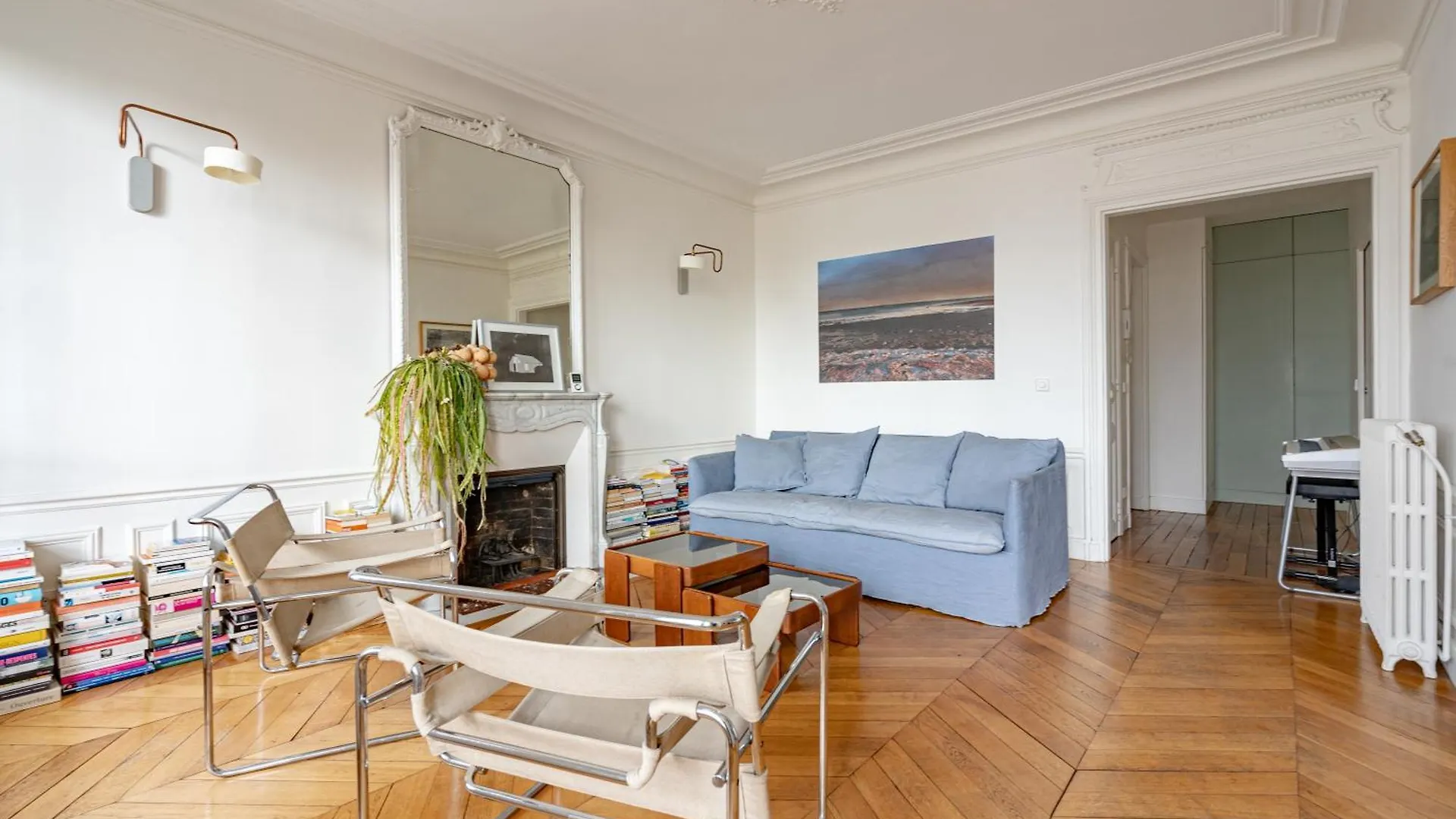 Apartment 2 Bd Lovely Facing Canal St Martin Sleeps 6