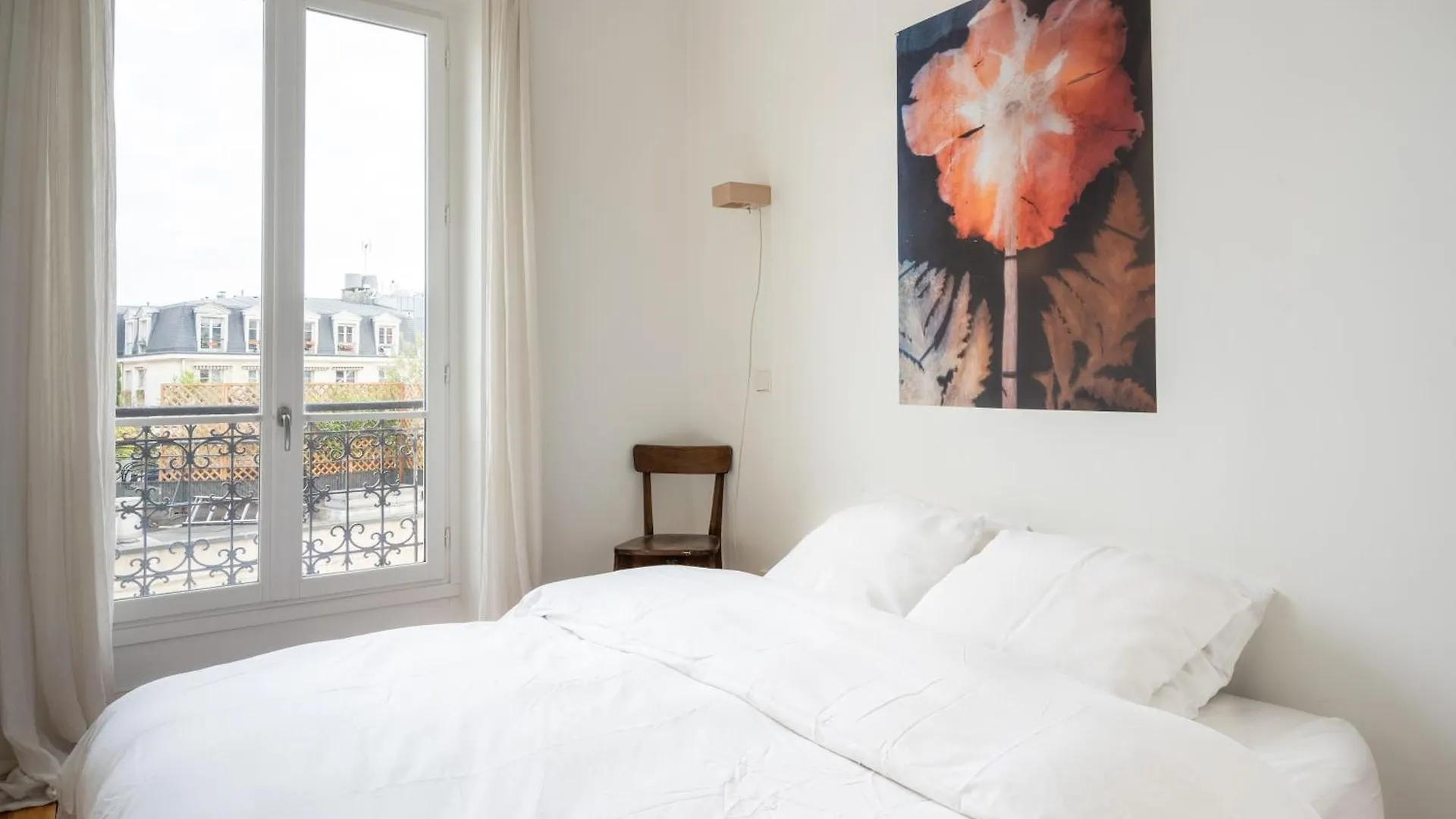 Apartment 2 Bd Lovely Facing Canal St Martin Sleeps 6 *