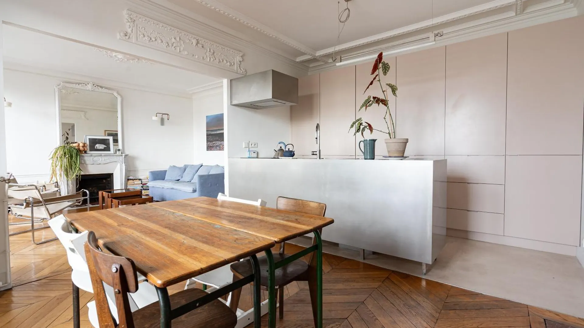 Apartment 2 Bd Lovely Facing Canal St Martin Sleeps 6 Paris