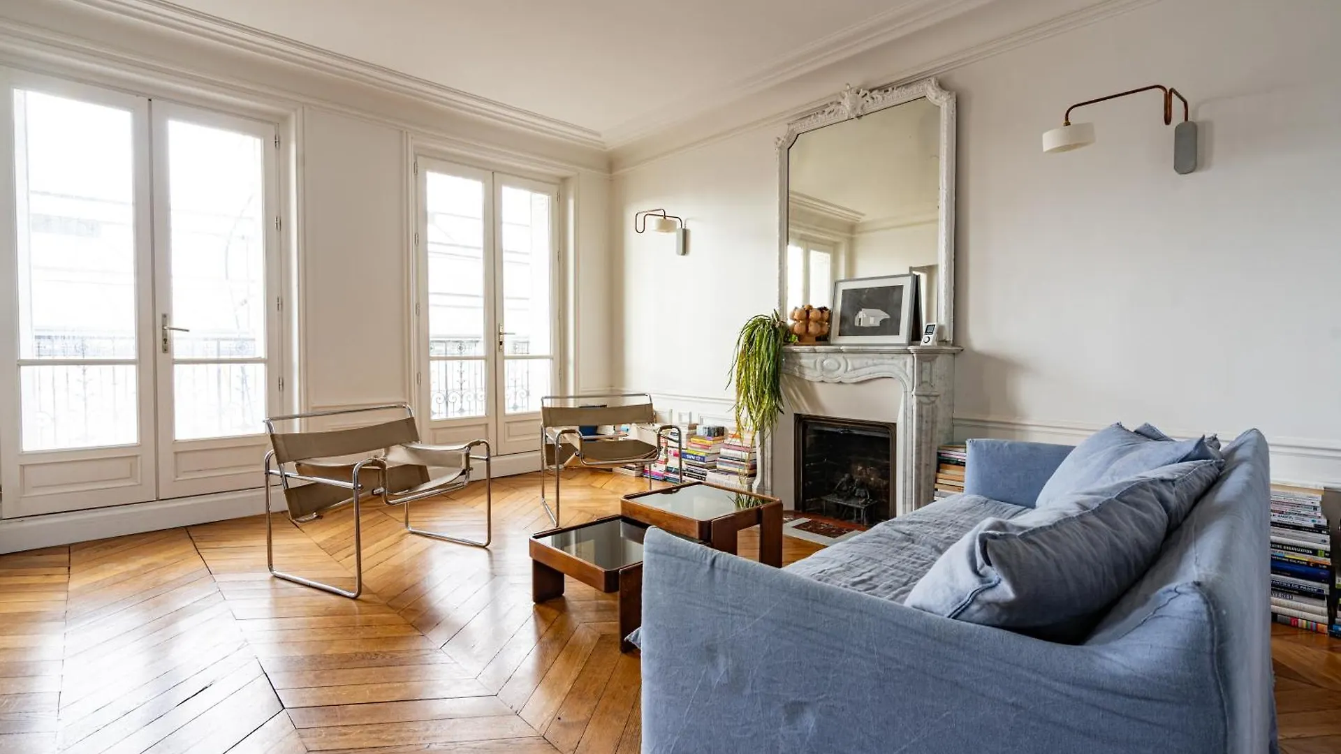 2 Bd Lovely Facing Canal St Martin Sleeps 6 Apartment Paris