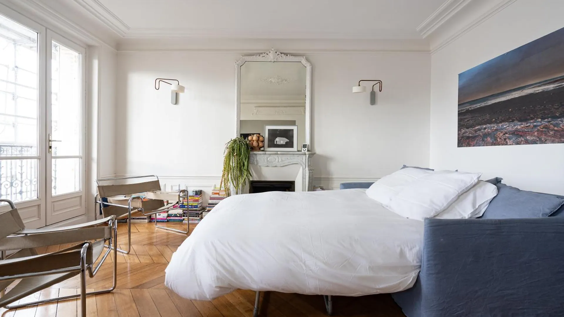 2 Bd Lovely Facing Canal St Martin Sleeps 6